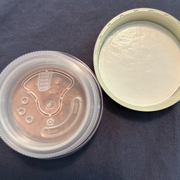 Bare Minerals Chic Radiance all over face color - Picture 3 of 4